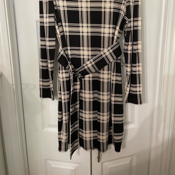 Le Chateau tartan dress with belt - Picture 3 of 3